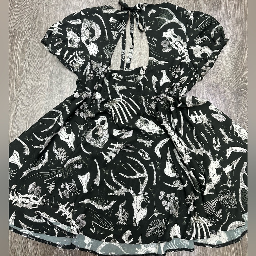 Cosmic drifters Drusilla Capped Sleeve Babydoll Dress - Fungalis